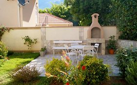 Veron Apartments